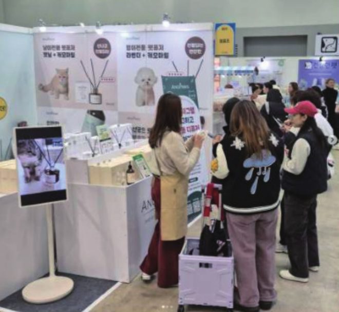ANGPAWS booth at a pet expo